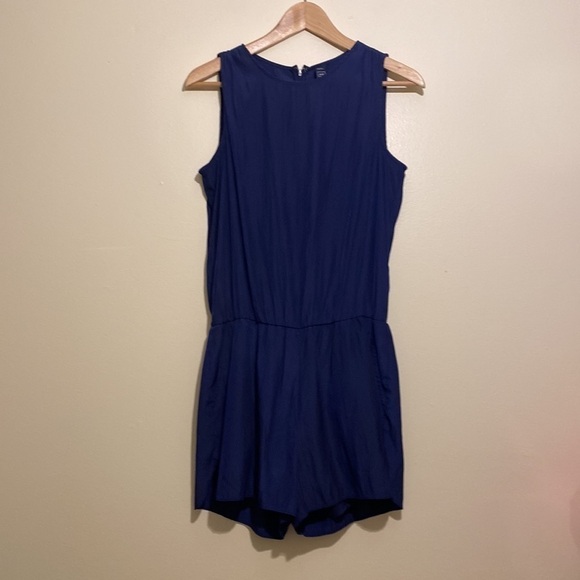 Gap navy satin romper with pockets. Size S . Very good condition - Picture 2 of 10